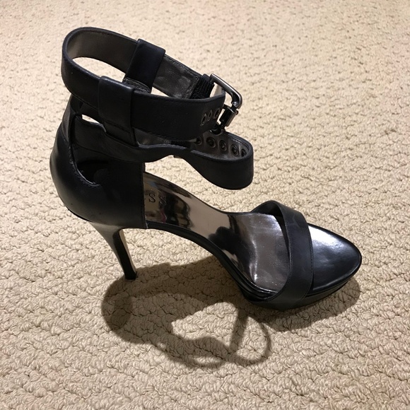 Guess Heels - Picture 4 of 7
